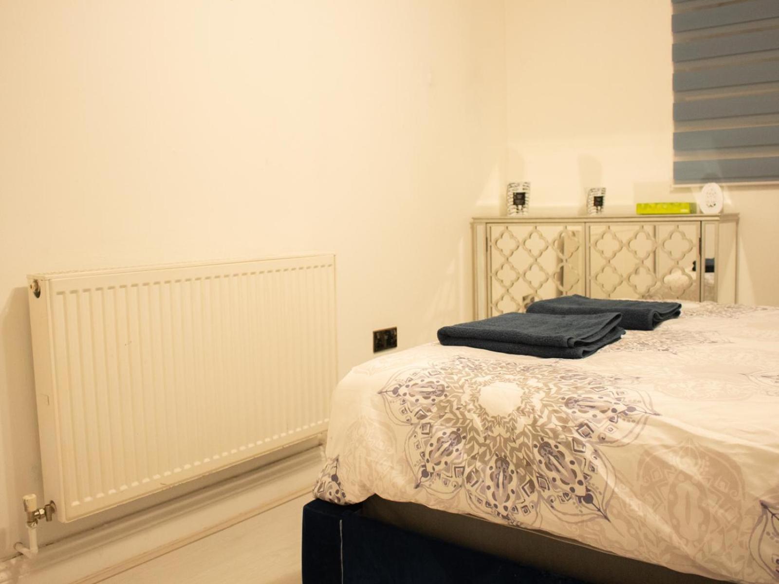Spacious, Lovely 2 Bedroom Flat In Woolwich Apartament Londra