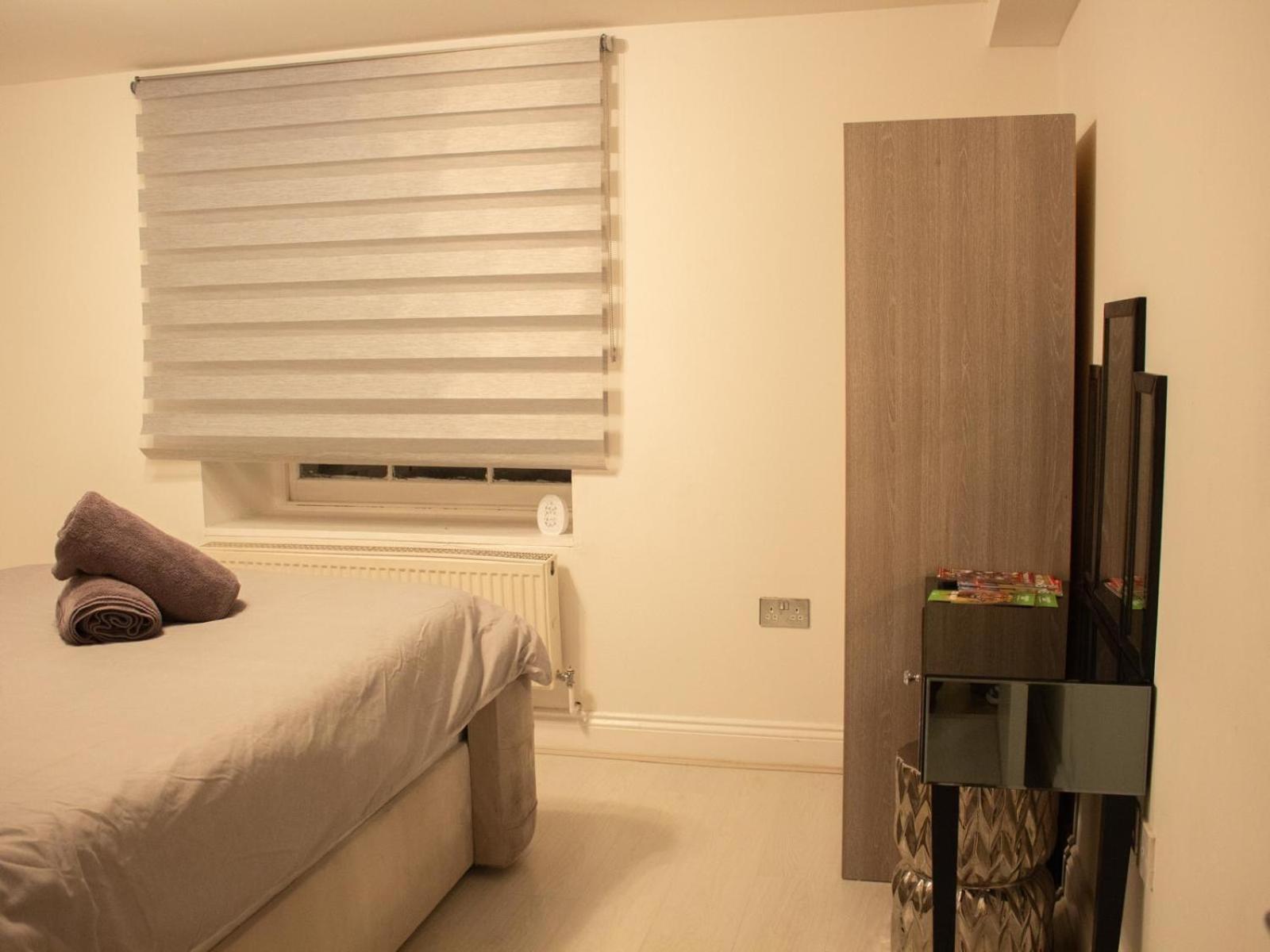 Spacious, Lovely 2 Bedroom Flat In Woolwich Londra