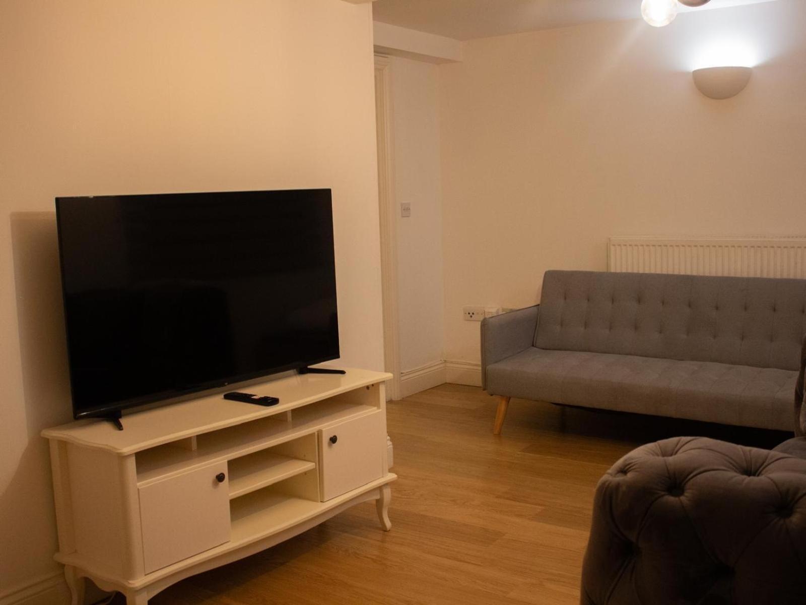 Spacious, Lovely 2 Bedroom Flat In Woolwich Appartamento *